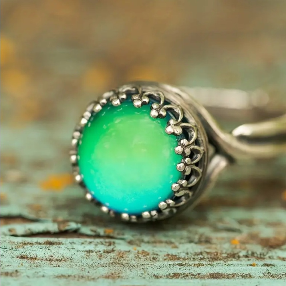 Vintage Style Silver Toned Mood Ring - Picture 4 of 4